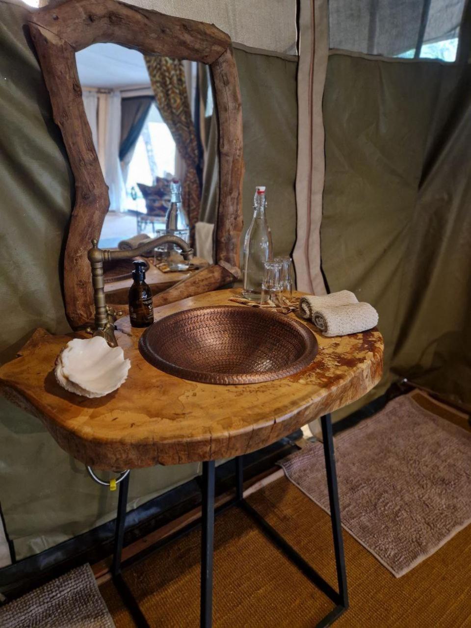 Dolly Farm & River Camp, Luxury Tents Usa River Luaran gambar