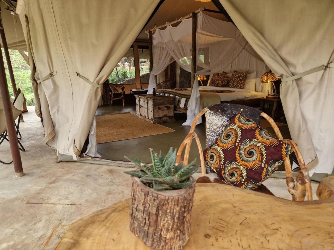 Dolly Farm & River Camp, Luxury Tents Usa River Luaran gambar